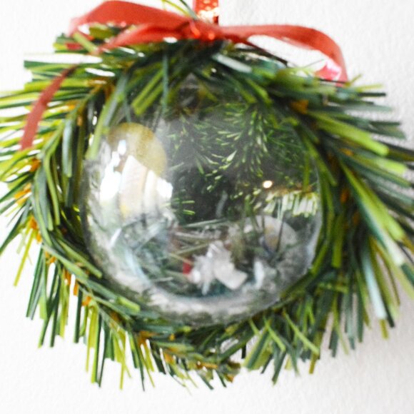 Christmas Wreath Shaker Ornament With Red Bow Handmade Christmas Decor - Picture 3 of 3